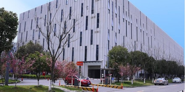 中检华通威选用91免费版网站步入式恒温恒湿试验室